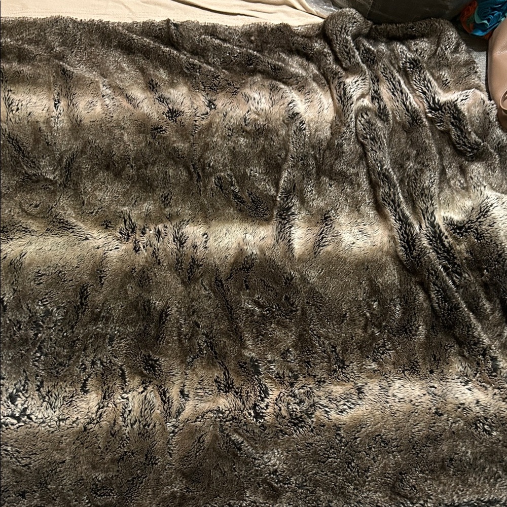 CB2 Faux Fur Throw Blanket in Light Gray - Picture 4 of 8